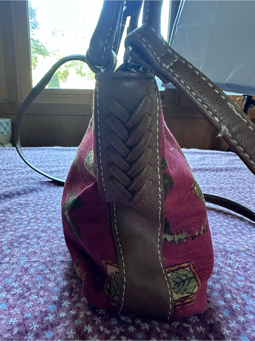 Women's Tropical Print Crossbody Bag in Burgundy - Picture 3 of 8